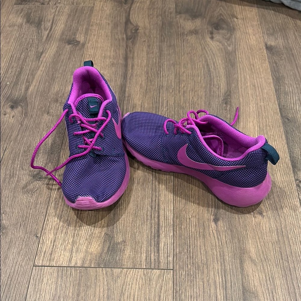 Women’s Nike roches